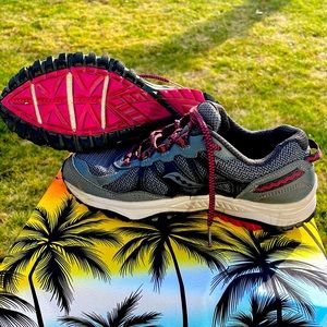 Ladies size 9W Saucony XT600 running shoes. gray/red/black in color.